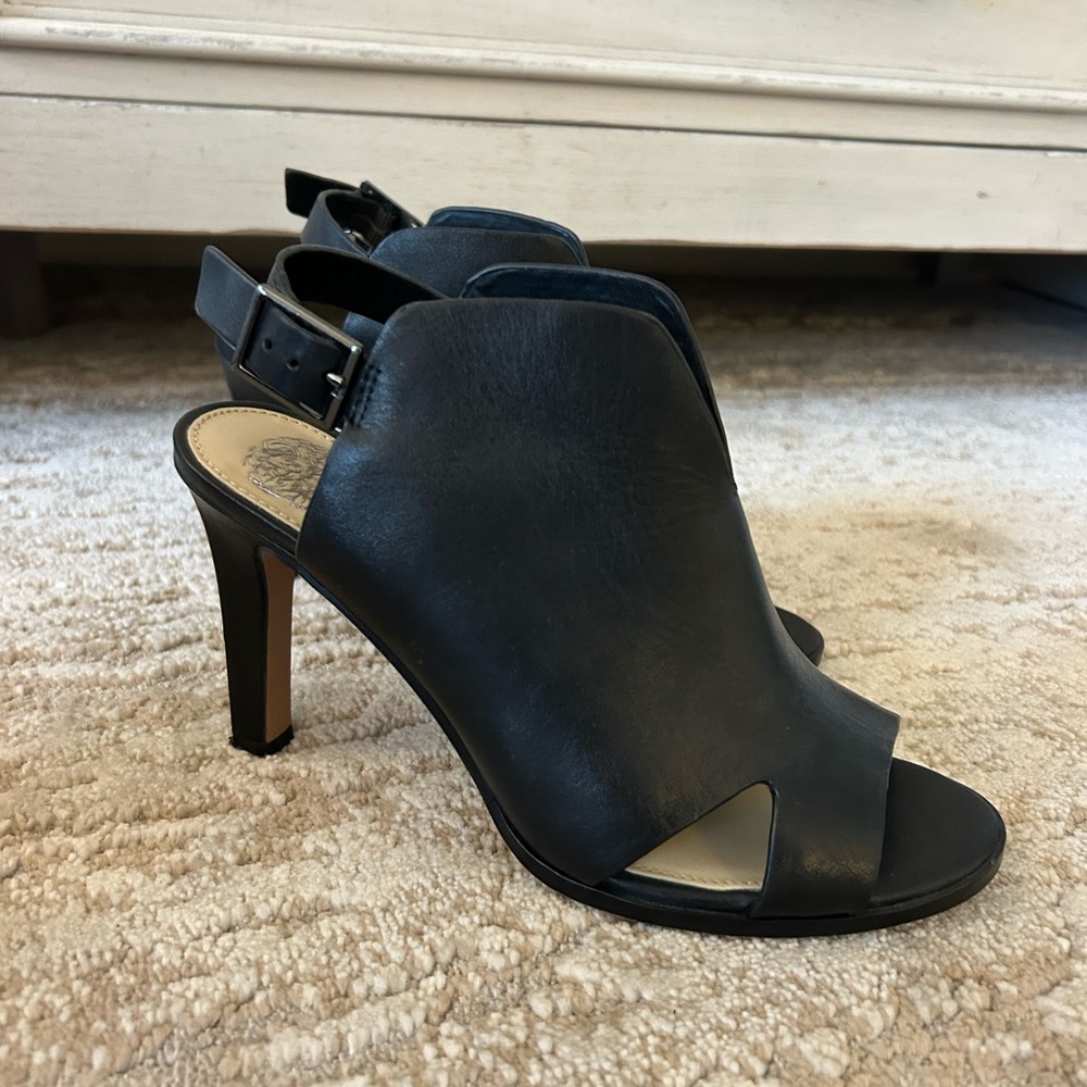 Vince Camuto heels. Sz. 7 Smoke free home. Great condition